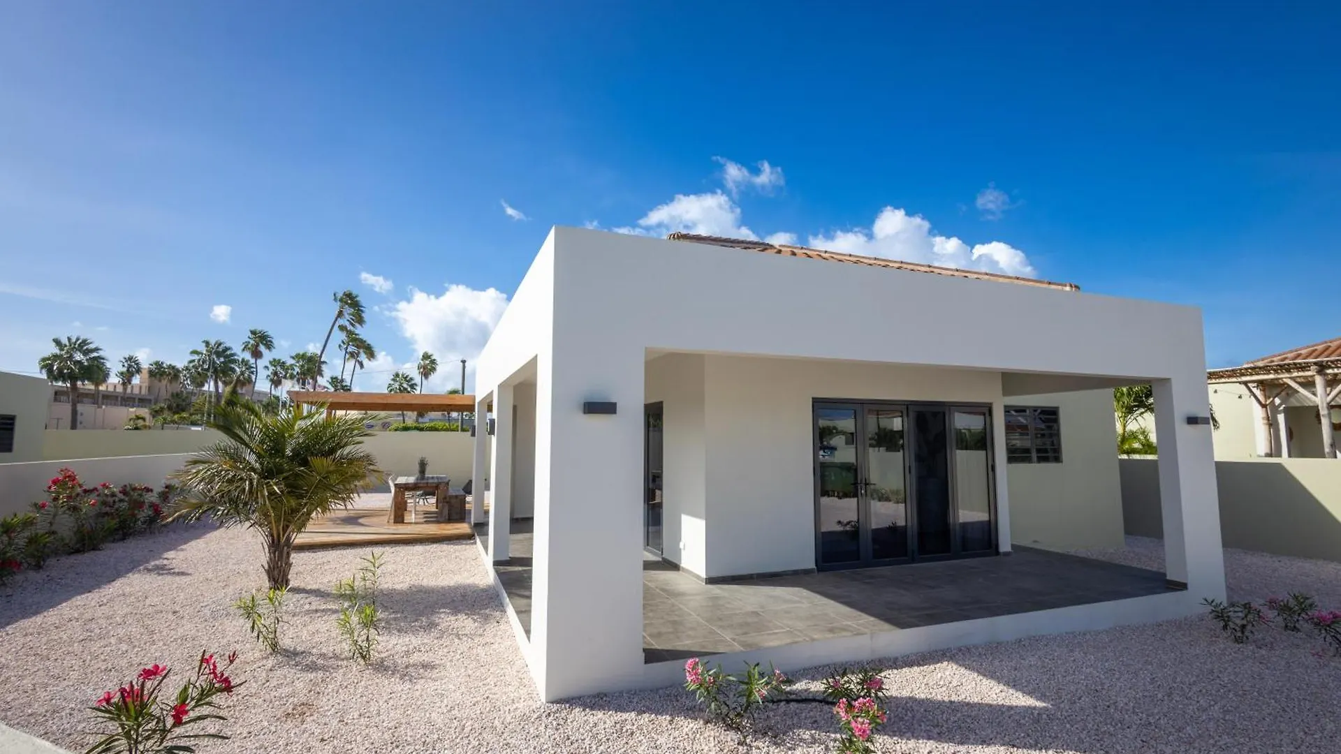 Villa Monrel Mambo Beach location